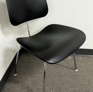 Pre-Owned Herman Miller Eames® Molded Plywood Dining Chair